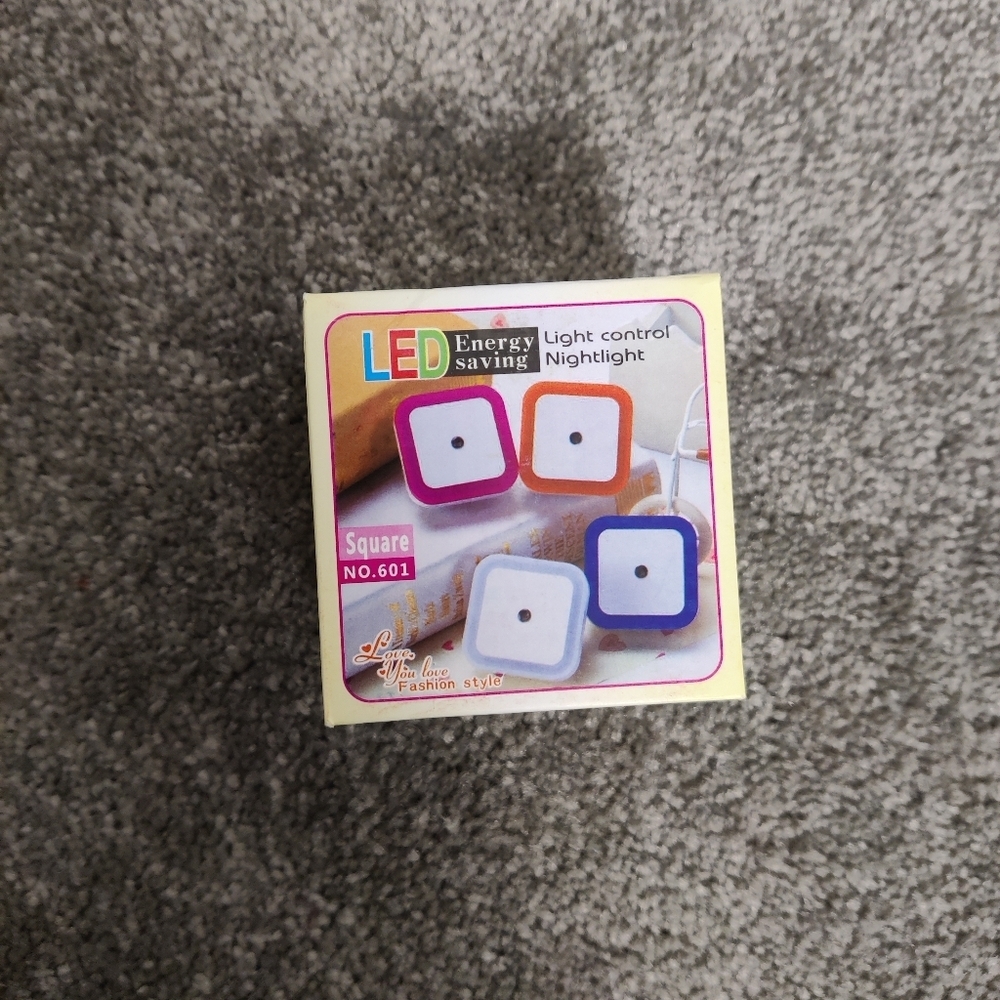 LED Energy Saving Nightlight Light Controlled NEW Set Of 4